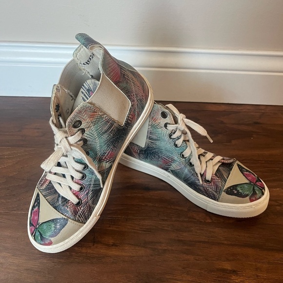 High-Top Sneakers with Colorful butterfly Pattern by Goby- Size 5 - Picture 7 of 12